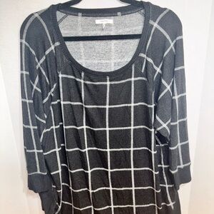 Maurice’s Women’s Size 1X Black Long Sleeve Square Print Top